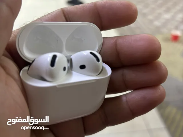 AirPods 4 noise cancelling