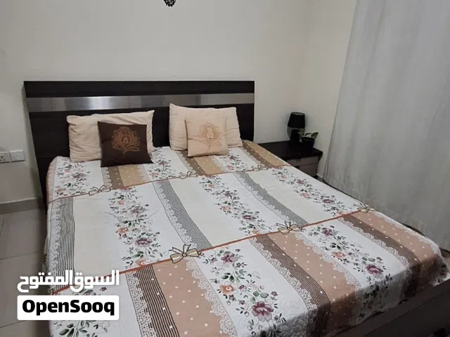 غرفة نوم كامله كينج سايز مع طاولة سفره 5 كراسي للبيع بحاله ممتازه