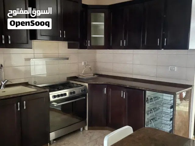 شقه للبيع في منطقه المصايف شارع الارسال مساحه 180 م طابق ثاني