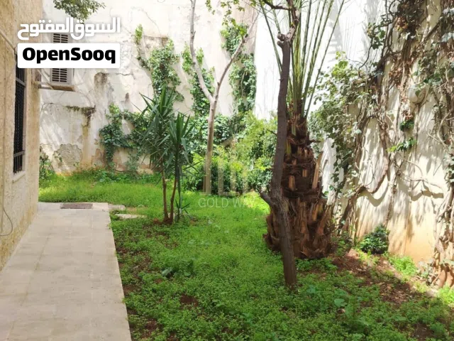 في عبدون خلف السفارة البريطانية شقة أرضية 240م بسعر مميز / ref 1185