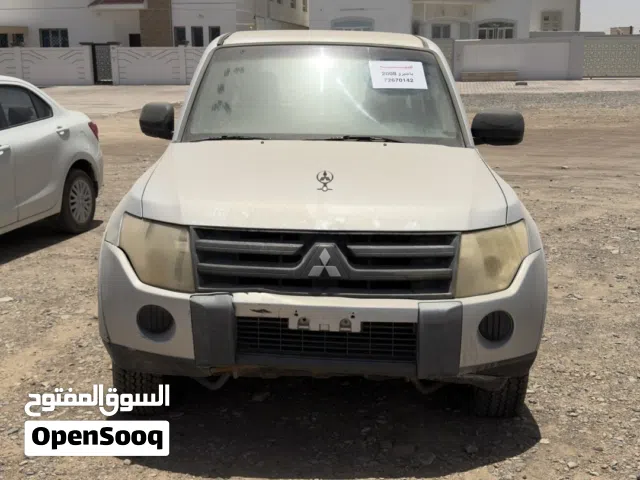 2008 ميتسوبيشي باجيرو Standard