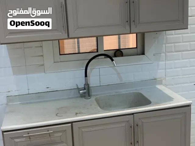 مطبخ كما موضع بصوره فوق وتحت