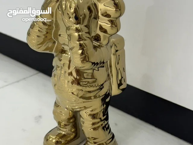 Luxury Golden Astronaut Figurine - A Unique Collectible Decoration