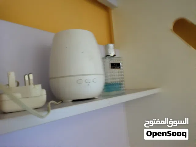 هواء معطر يزيل الرائحه الكريهه من الغرفه ويجعلها بريحه نظيفه وجميلة بالخيال