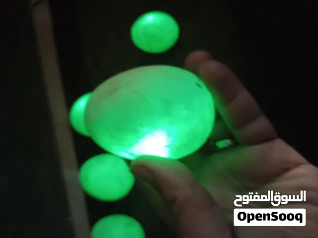 احجار فسفور مضيئة