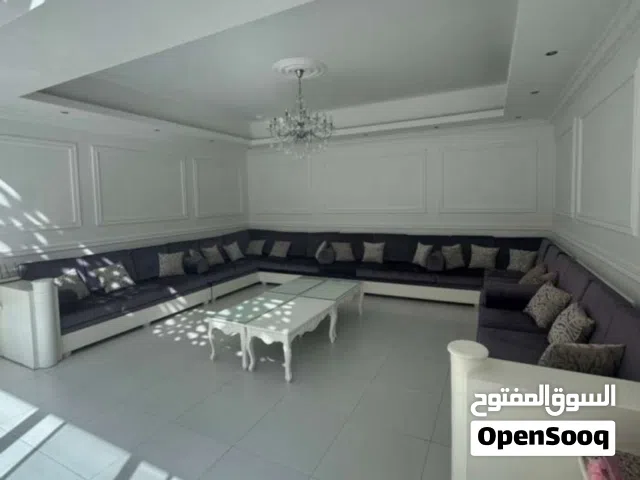 مجلس فخم و مرتب و نظيف يكفي 20 شخص تقريباً مطلوب 5000