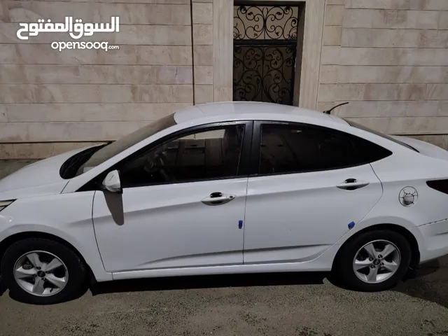 اكسنت 2015 ستاندرد اوتوماتيك ممشى 60. 000 فقط بحالة ممتازة جداااا كالجديد موفرة للبنزين