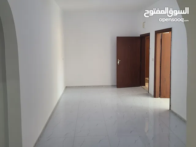 شقة طابقية أرضية عل واقع لكن مسجل تسوية للبيع العاجل بسبب السفر موقع مميز جدا قريب من كل الخدمات