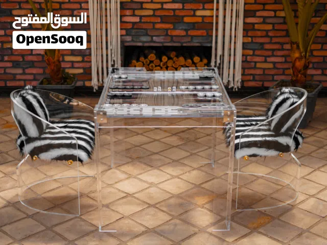 طاولة نرد فخمة مصنوعة من الكريستال