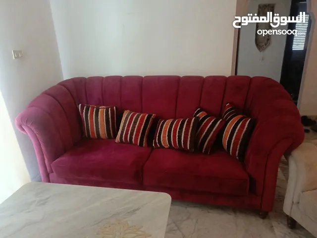 طقم كنب حوض كبير سبع مقاعد بحالة جيدة جدا لا يحتاج صيانة