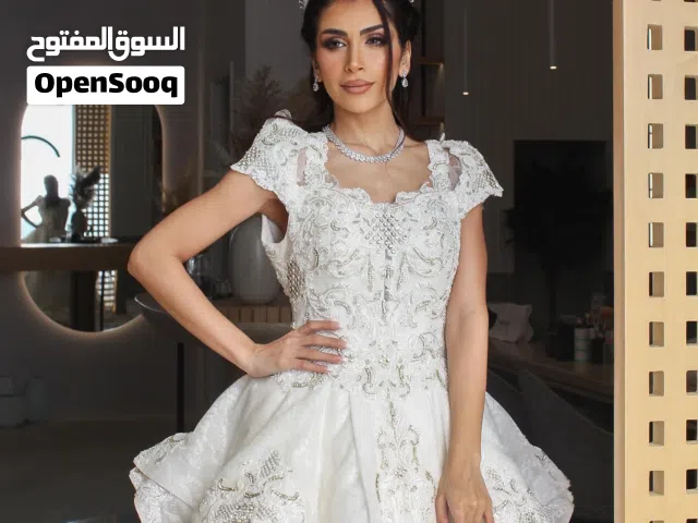 فساتين راقية للبيع