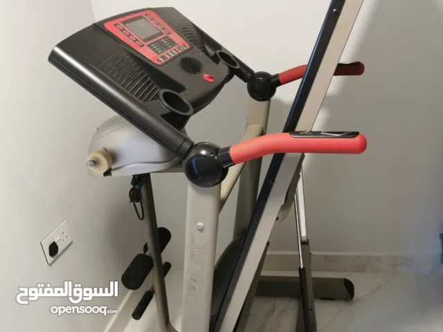 للبيع جهاز مشي مع جهاز التدليك الجهاز في حالة جيدة بسعر 55 ديناراً فقط