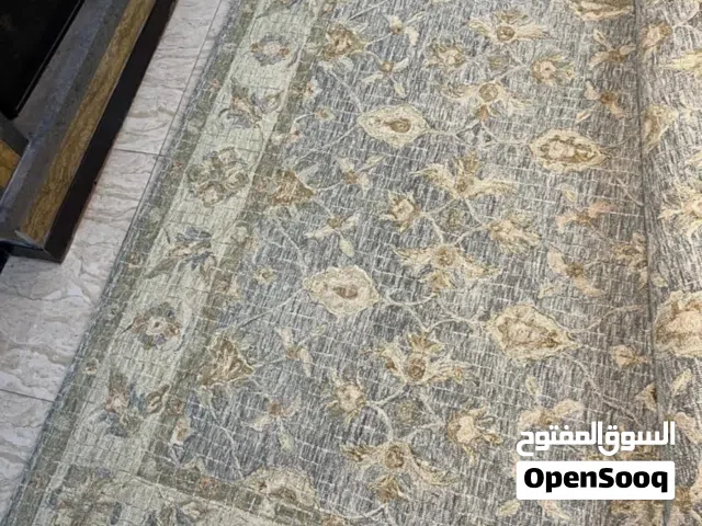سجاد اجنبي صوف مية بالمية بحالة ممتازة