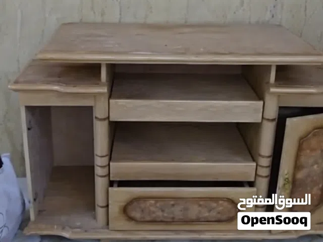 طاولة تلفزيون خشبية