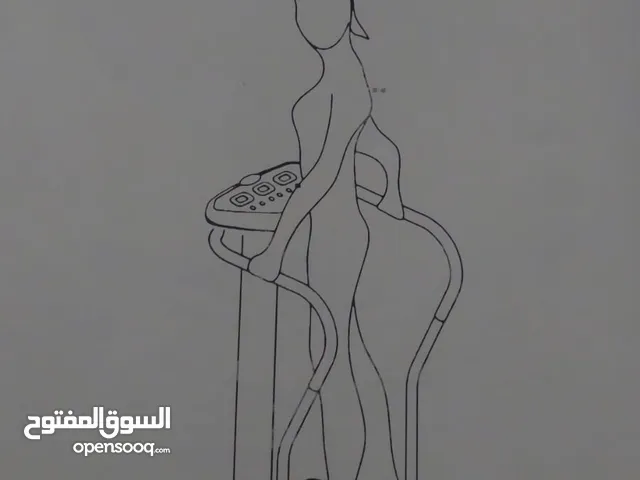 الاله رياضيه هزازه للجسم مستخدمه اسبوعين وفيها ضمان وجديده