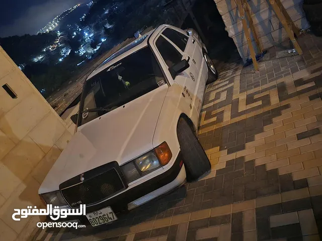 مرسيدس E190 موديل1987