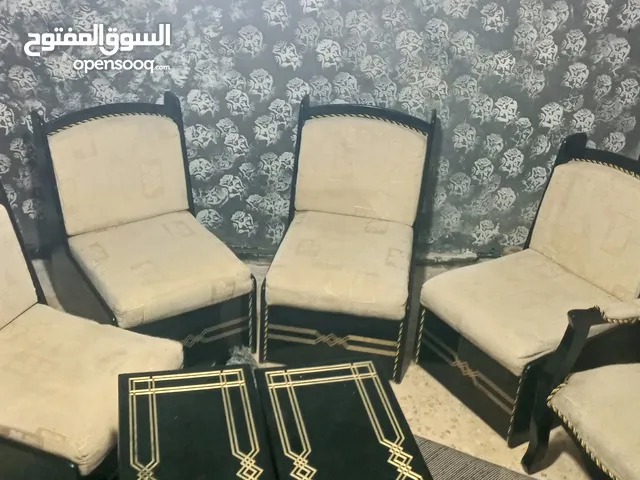 للبيع طقم كنب خشب زان بحاله ممتازه جدا الموقع اربد مع طولات للبيع المستعجل جدا الرقم موجود