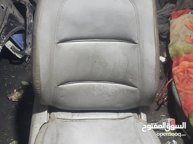 كراسي جلد نظيفه كرت تركب على اي سياره