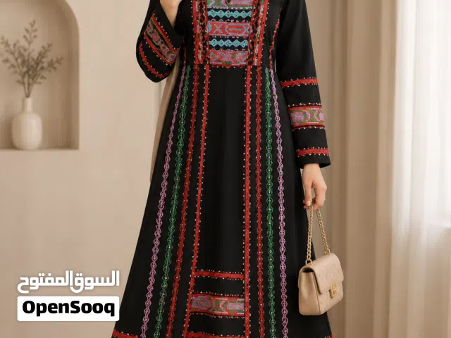 ثوب الملكة رانية بالوان اكثر من رائعة