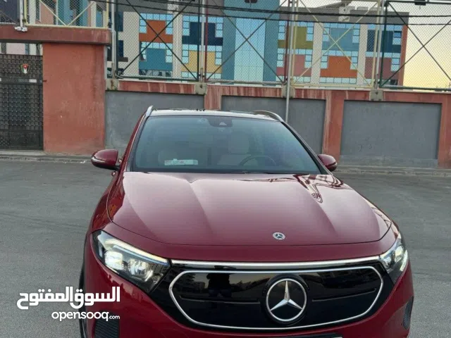 من طبيب مباشرة مالك اول  .... مرسيدس 2022 EQA عنابية بحالة المصنع للبيع بداعي السفر