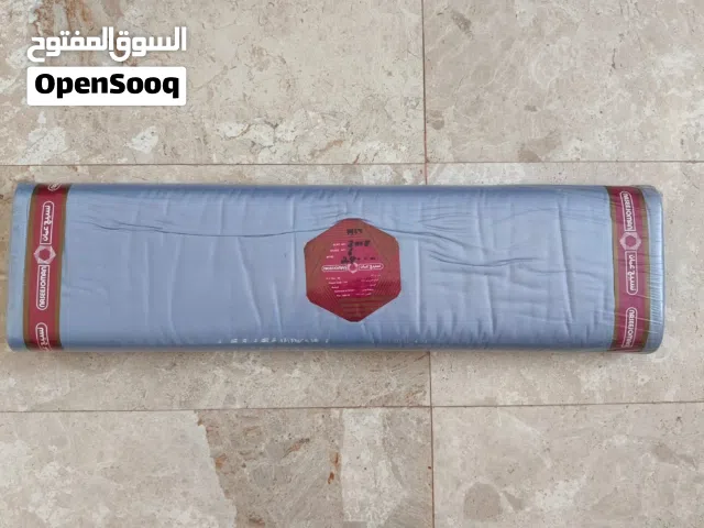 أثواب من القماش الفاخر سادة وملون وبنقشات مختلفة للبيع ماركة نسيج عُمان