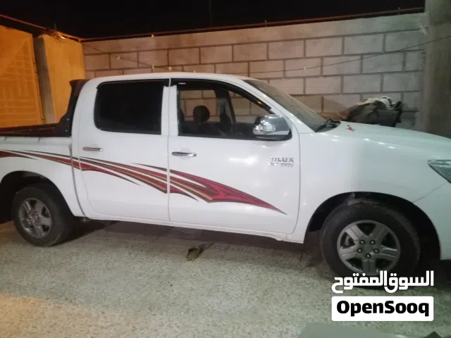 2014 تويوتا هيلوكس SR