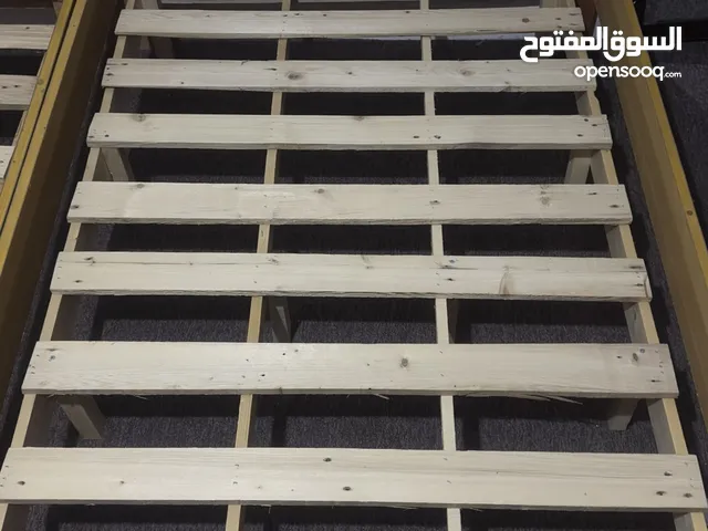 تخت مفرد ونص جديد غير مستعمل بدون فرشة