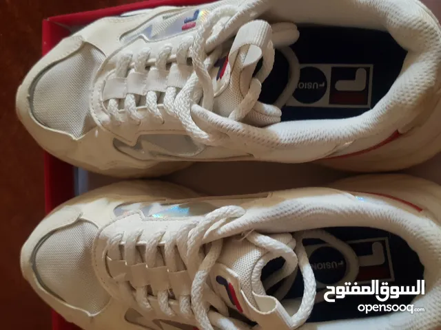 شوز فيلا مستعمل للبيع