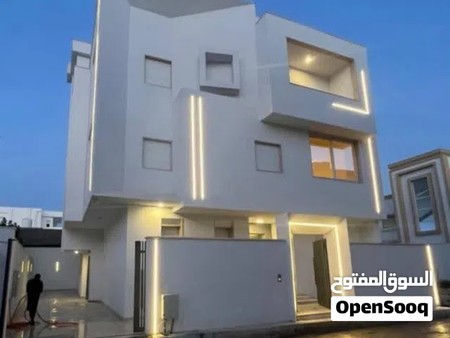 فيلا للبيع طريق المشنل بالقرب من صالة الاسطورة مقسم مغلق تشجيب 5 نجوم / موقع ممتاز بالقرب من الخدمات