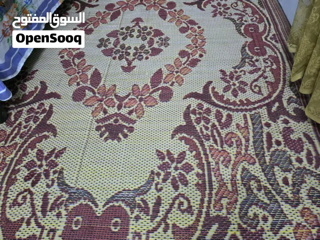 حصيرة 3 في 2 ونص اكو منها 2 الوحده ب 4 اثنين ب 7 حصيرة ملونه ب الفين