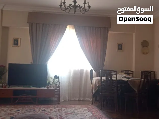 بسم الله ماشاء الله شقه لقطه بالتجمع الخامس بالحى التانى مشطبه اول بلكون والمالك هيعمل الاسانسيربسعر