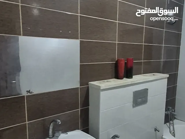شقه للايجار ضاحيه الغدير عمارة رقم 5 طابق الثالث