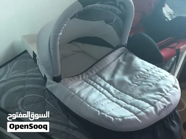 تخت لحمل البيبي
