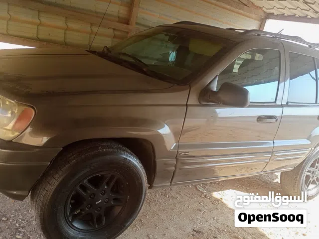 2000 جيب شيروكى Limited