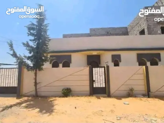 320 m2 More than 6 bedrooms Townhouse for Rent in Tripoli Ain Zara