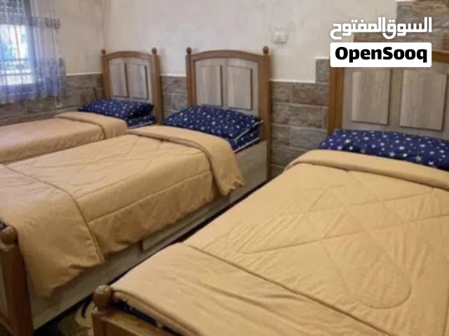 3 أسره شبه جديده ملوكيه ثلاث مع جرار داخلي لكل سرير