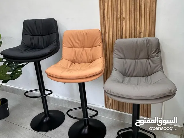 كرسي بار عصري للمطبخ هو الخيار الأول مصمم بمعدن قوي قواعد ناعمه و مريحه تعزز من الراحة و الأناقة
