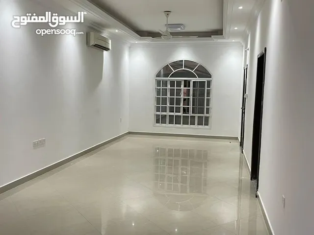 غرف جديدة و نظيفة جدا  للعوائل و الموظفات في الغبرة الجنوبية قريب المستشفي السلطاني