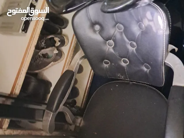 عدة صالون حلاقة مكونة من 3 كامترات مع موري+3 كراسي حلاقة+مغسلة