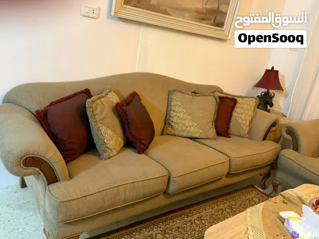 طقم كنب زان بحالة ممتازة