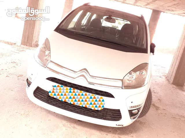 ستروين بيكاسو c4 2012. 7 ركاب