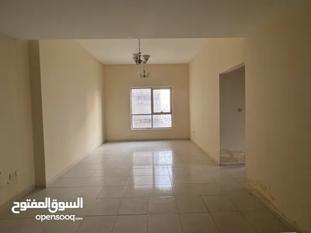 * T شقة للإيجار السنوي بالعامرة - عجمان - 2 غرفة وصالة - تكييف مركزي - 1800 قدم - قريبة من الخدمات