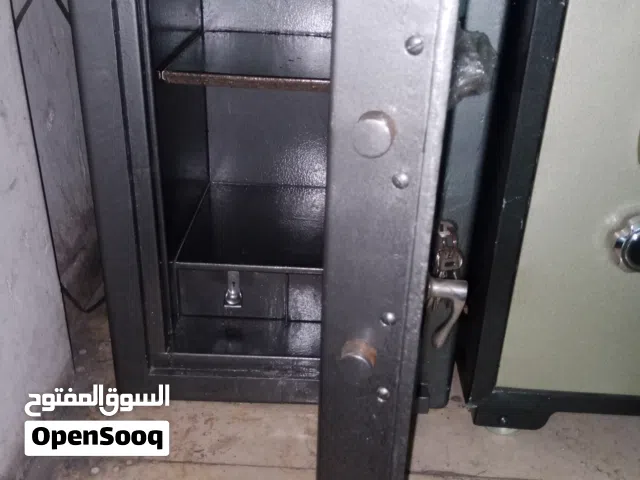 المصري للقاصات المستعمله بحاله الوكاله خزنه بريطاني وزن ثقيل جميع الخزنات و القاصات لدينا