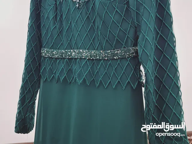 فستان سهرة لون أخضر غامق مقاس 40 بلبس ميديوم ولارج
