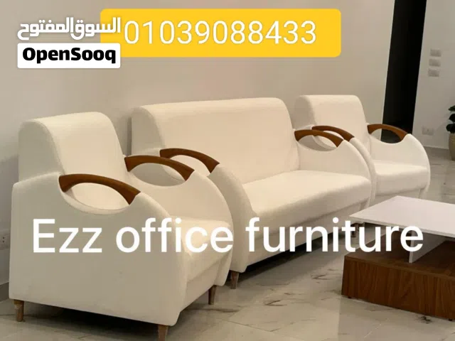 كنب استقبال جلد مستورد متوافر بجميع الالوان من شركة عز للاثاث