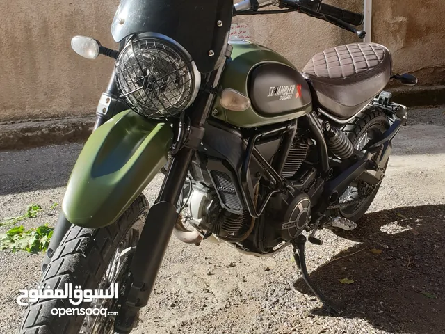 قابل للبدل على سيارة اقتصادية Ducati Scrambler 2015