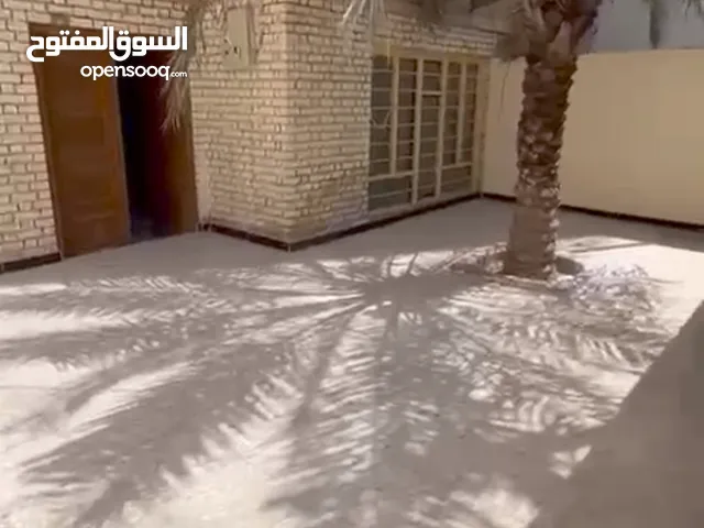 300 m2 4 Bedrooms Townhouse for Rent in Basra Other