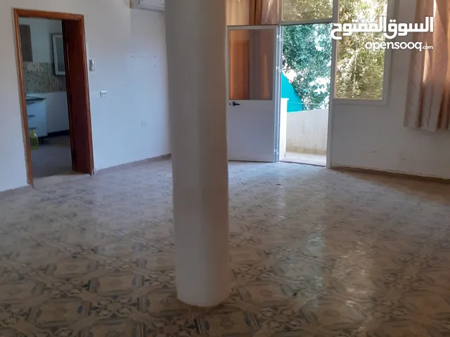 220 m2 3 Bedrooms Villa for Rent in Tripoli Edraibi