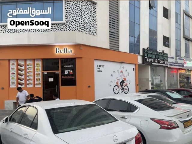 محل للبيع مجهز تجهيز كامل بجميع الأدوات والمعدات الجاهزة للعمل مباشرة،