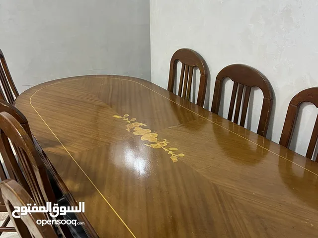 طاولة سفرة للبيع بحالة جيدة